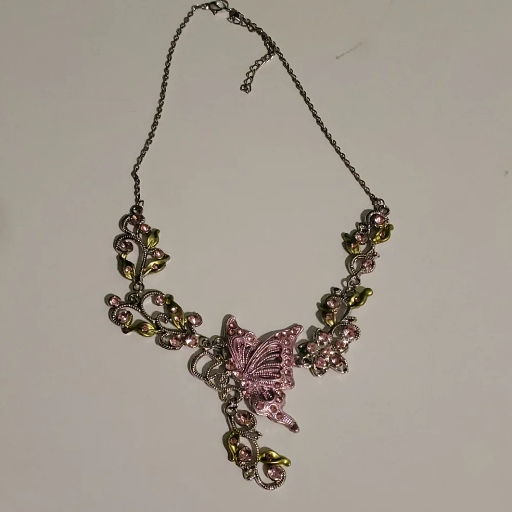 Fashion Butterfly 🦋 Silverton and Rhinestone necklace